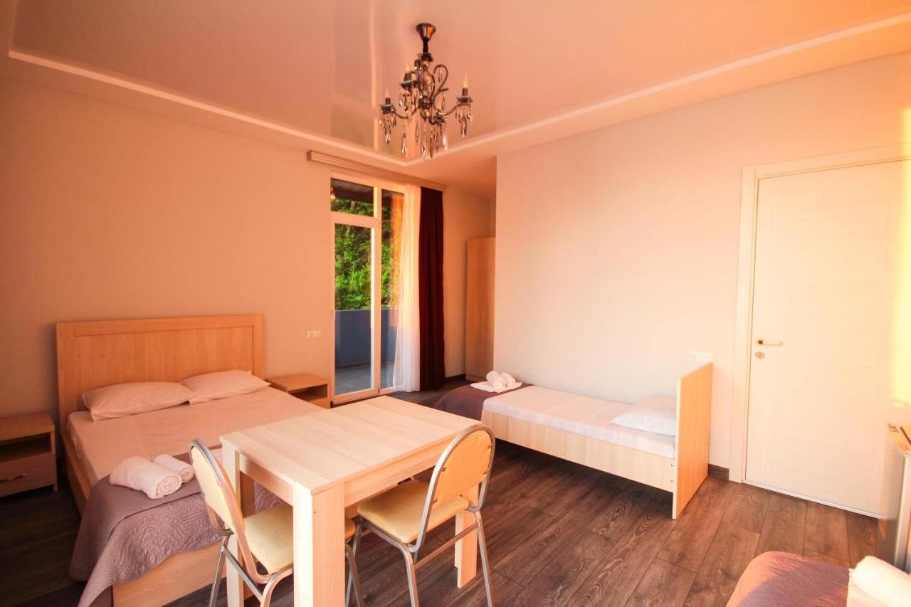 Guest House 99 Batoumi Extérieur photo